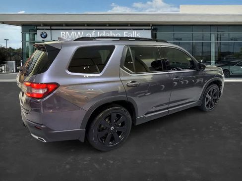 Used 2025 Honda Pilot Black Edition image 8