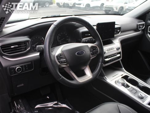 Used 2024 Ford Explorer XLT w/ Equipment Group 202A AWD/4WD image 12
