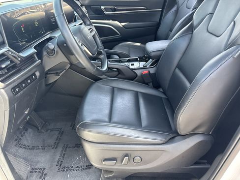 Used 2025 Kia Telluride S FWD image 18