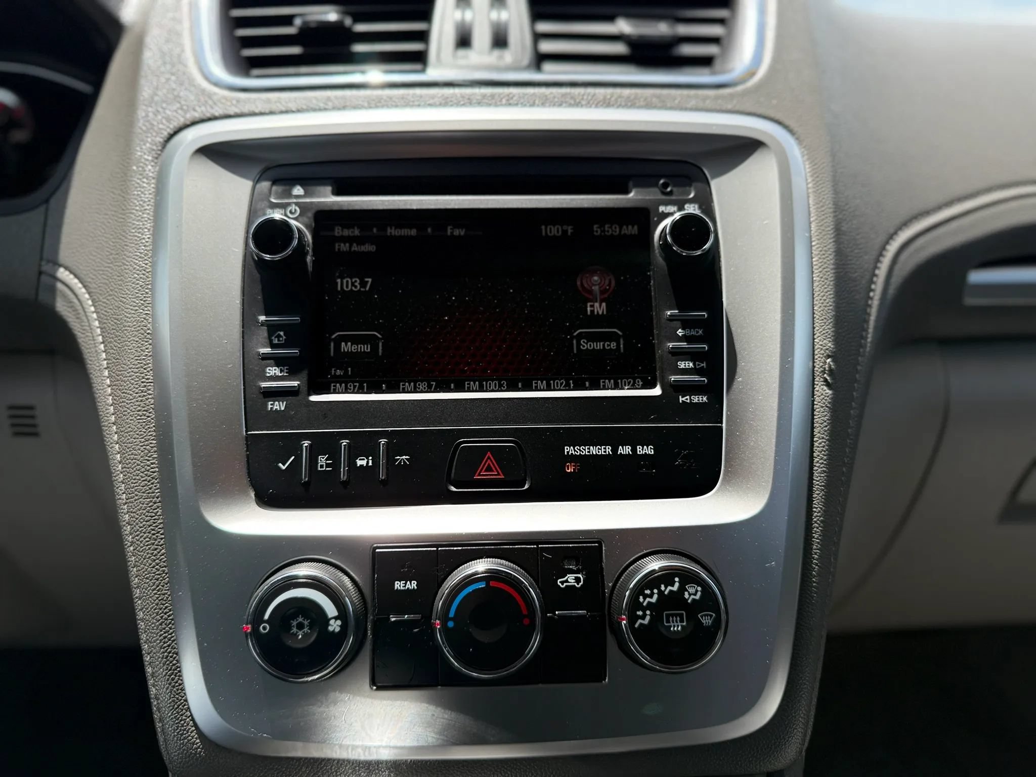 Used 2016 GMC Acadia SLE FWD image 19