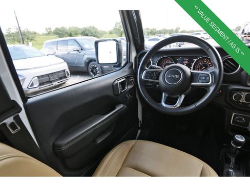 Used 2018 Jeep Wrangler Unlimited Sahara AWD/4WD image 10