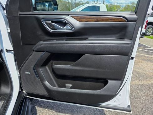 Used 2023 Chevrolet Suburban Premier AWD/4WD image 8