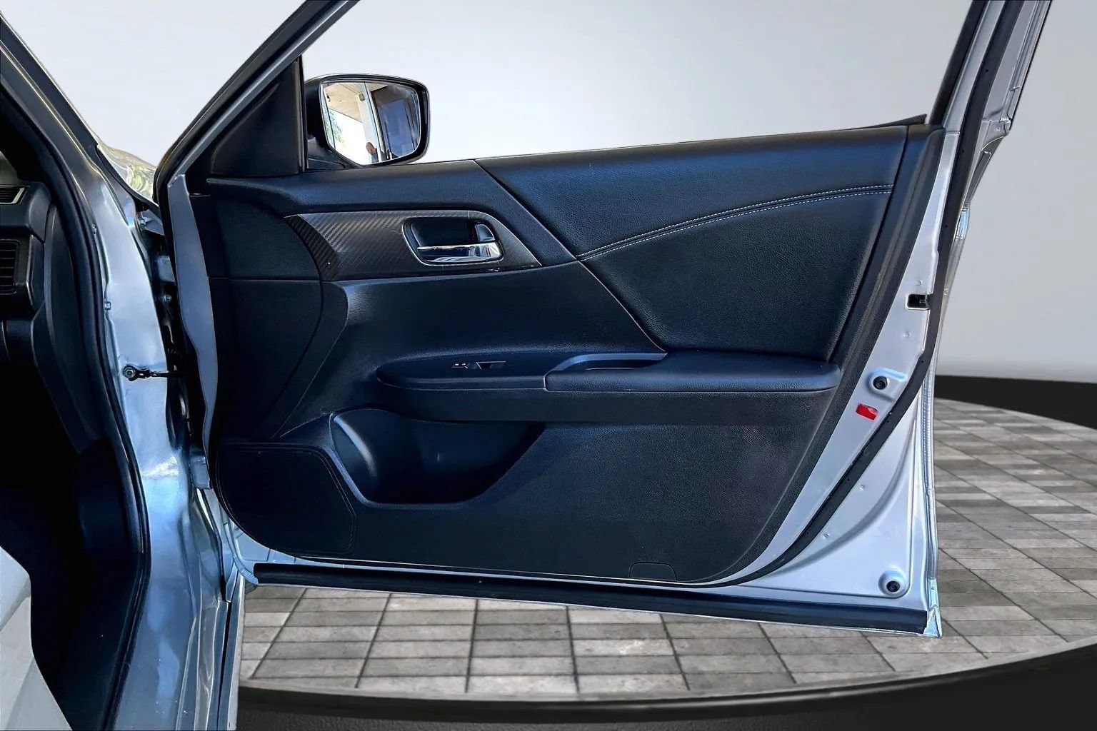 Used 2017 Honda Accord Sport image 24