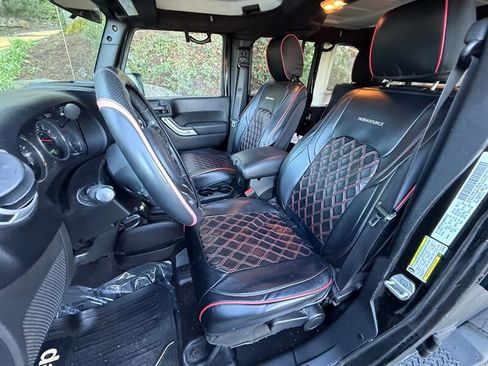 Used 2012 Jeep Wrangler Unlimited Sahara AWD/4WD image 10