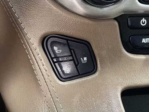 Used 2019 GMC Yukon SLT w/ Premium Edition AWD/4WD image 23