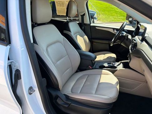 Used 2022 Ford Escape SEL image 32