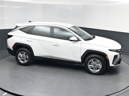 New 2026 Hyundai Tucson SE image 9