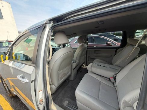 Used 2019 Kia Sedona LX FWD image 11