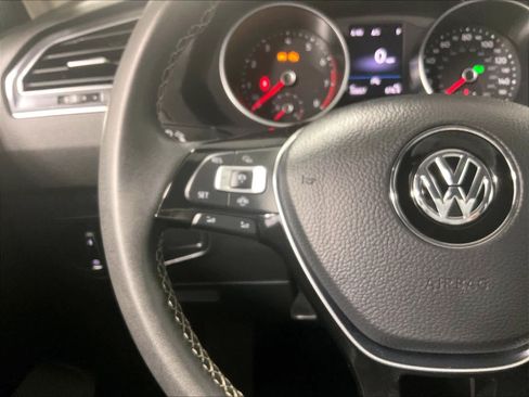 Used 2021 Volkswagen Tiguan SE image 22