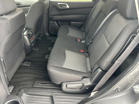 Used 2018 Nissan Pathfinder S image 10