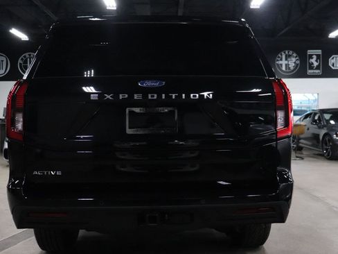 Used 2025 Ford Expedition Active RWD image 4