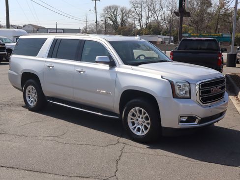 Used 2018 GMC Yukon XL SLT w/ Open Road Package image 2