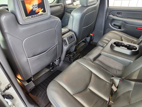 Used 2006 Chevrolet Silverado 3500 LT w/ Heavy-Duty Power Package AWD/4WD image 28