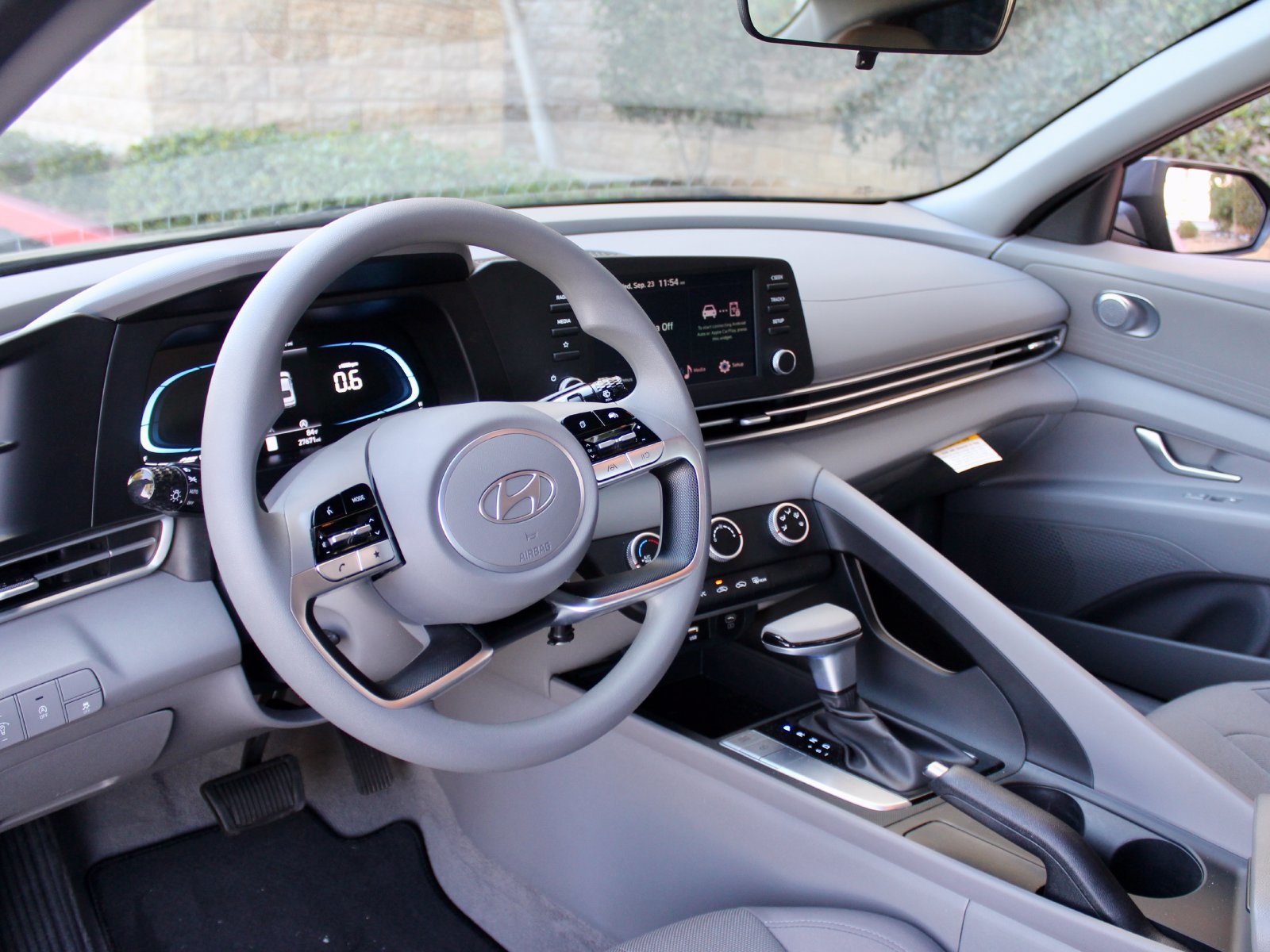 Used 2025 Hyundai Elantra SE FWD image 17