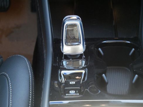 New 2026 Volvo XC40 B5 Ultra w/ Climate Package image 9