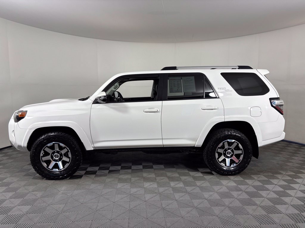 Used 2018 Toyota 4Runner TRD Off-Road Premium AWD/4WD image 2