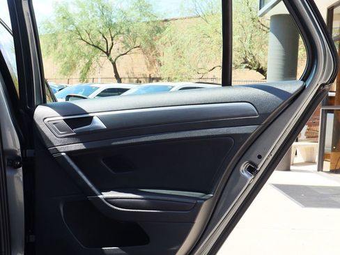 Used 2018 Volkswagen Golf SE image 26