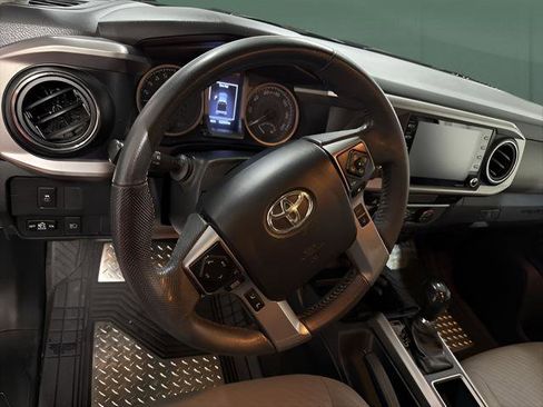 Used 2021 Toyota Tacoma SR5 RWD image 19