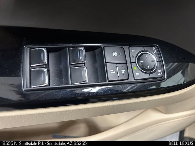 Used 2017 Lexus LX 570 4WD w/ Luxury Package image 21