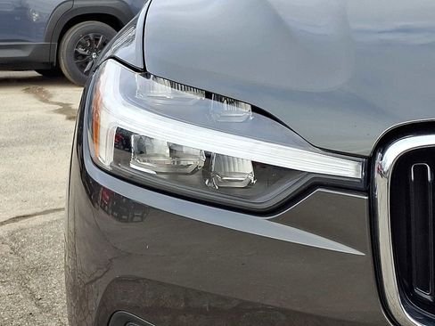 Used 2021 Volvo XC60 T5 Momentum w/ Premium Package image 9