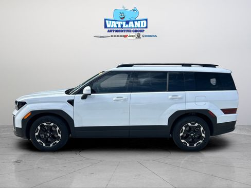 Used 2025 Hyundai Santa Fe SEL AWD/4WD image 2