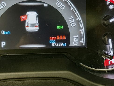 Used 2025 Toyota RAV4 XLE FWD image 19