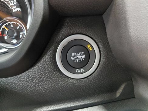 Used 2022 RAM 1500 Big Horn AWD/4WD image 32