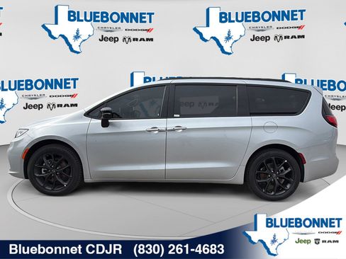 New 2026 Chrysler Pacifica Select w/ S Appearance Package FWD image 8