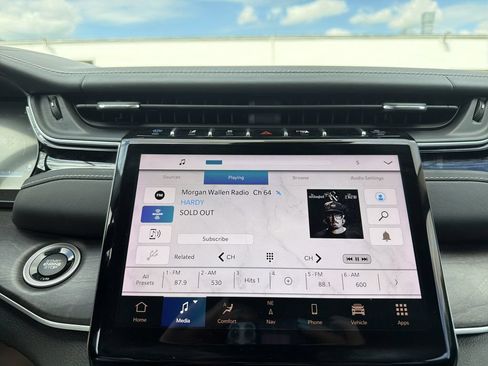 Used 2022 Jeep Grand Cherokee Limited 4xe w/ Luxury Tech Group II AWD/4WD image 23