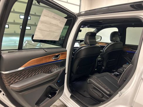 New 2026 Jeep Grand Cherokee L Summit w/ Obsidian Package AWD/4WD image 31