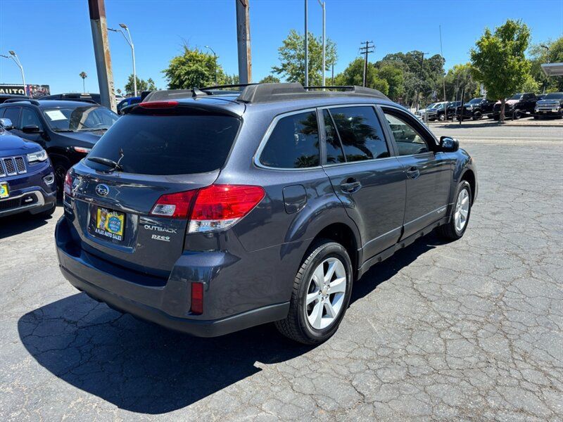 Used 2014 Subaru Outback 2.5i Premium AWD/4WD image 4