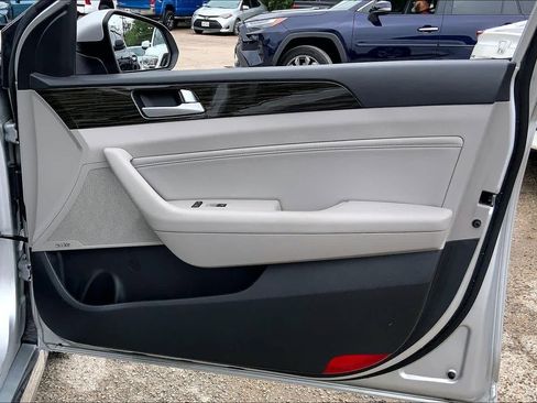 Used 2017 Hyundai Sonata Limited w/ Ultimate Package 04 FWD image 23