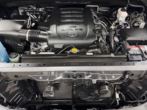 Used 2016 Toyota Sequoia Platinum image 23