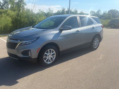 Used 2024 Chevrolet Equinox LT w/ LPO, Floor Liner Package AWD/4WD image 2