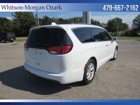Used 2018 Chrysler Pacifica Touring Plus w/ Tire & Wheel Group image 13