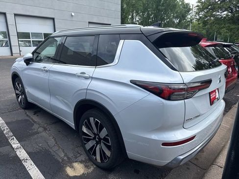 Used 2025 Mitsubishi Outlander SEL AWD/4WD image 3