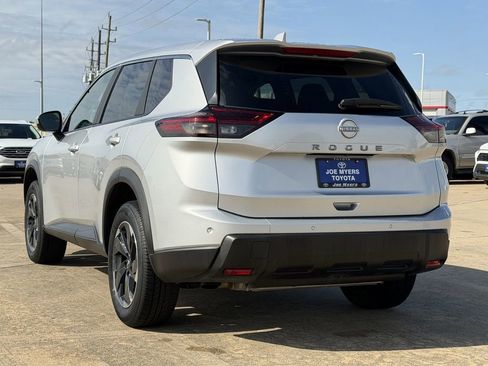 Used 2025 Nissan Rogue SV FWD image 7
