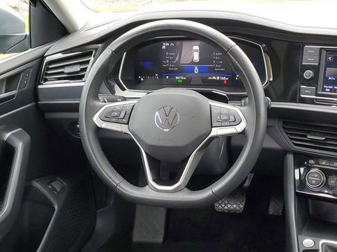 Used 2024 Volkswagen Jetta SE w/ Panoramic Sunroof Package FWD image 11