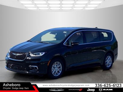 New 2025 Chrysler Pacifica Select