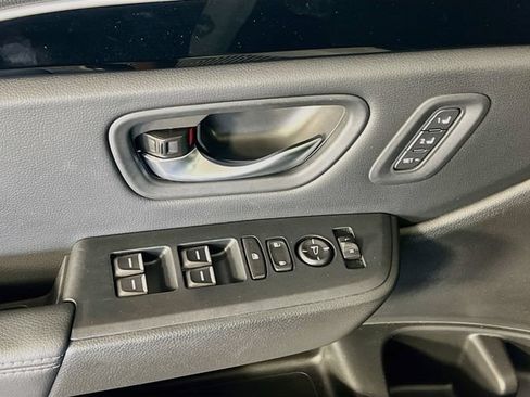 Used 2025 Honda Pilot EX-L image 12