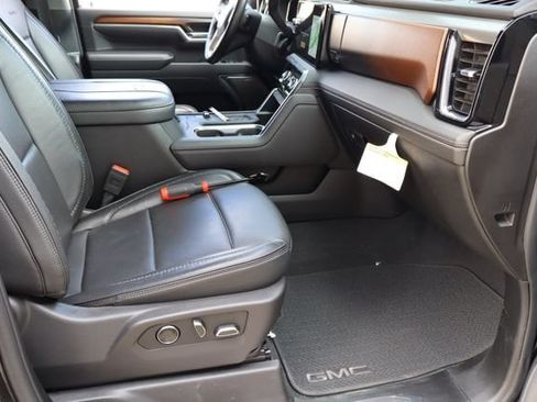 Used 2025 GMC Sierra 2500 Denali w/ Denali Reserve Package AWD/4WD image 17