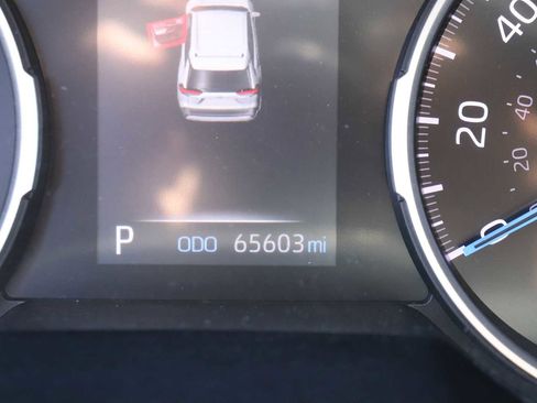 Used 2021 Toyota RAV4 LE AWD/4WD image 11