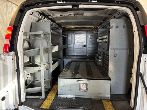 Used 2012 Chevrolet Express 3500 image 19