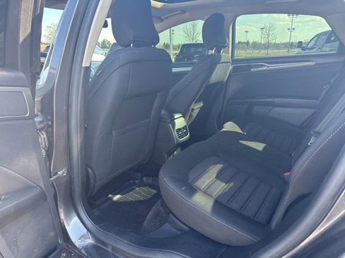 Used 2018 Ford Fusion SE w/ Fusion SE Technology Package FWD image 13