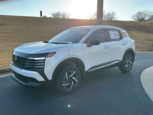 New 2026 Nissan Kicks SV w/ SV Premium Package image 2