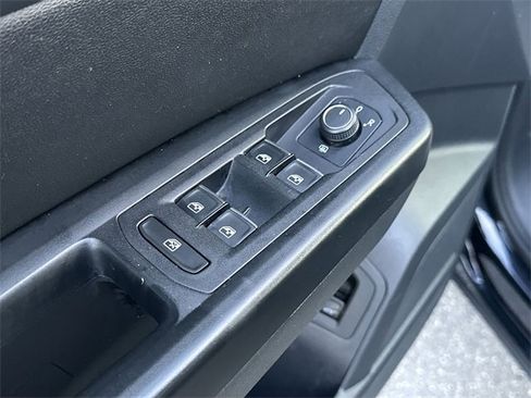 Used 2018 Volkswagen Atlas SE image 15