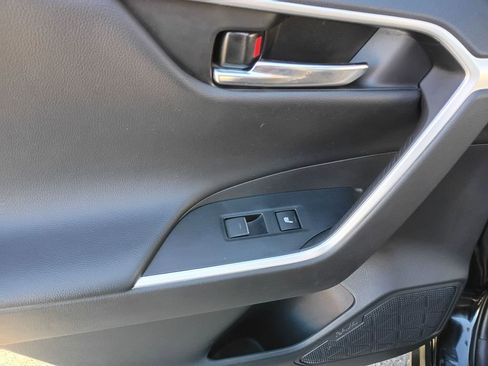 Used 2022 Toyota RAV4 Limited image 11