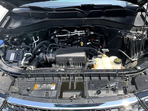 Used 2023 Ford Explorer XLT RWD image 32
