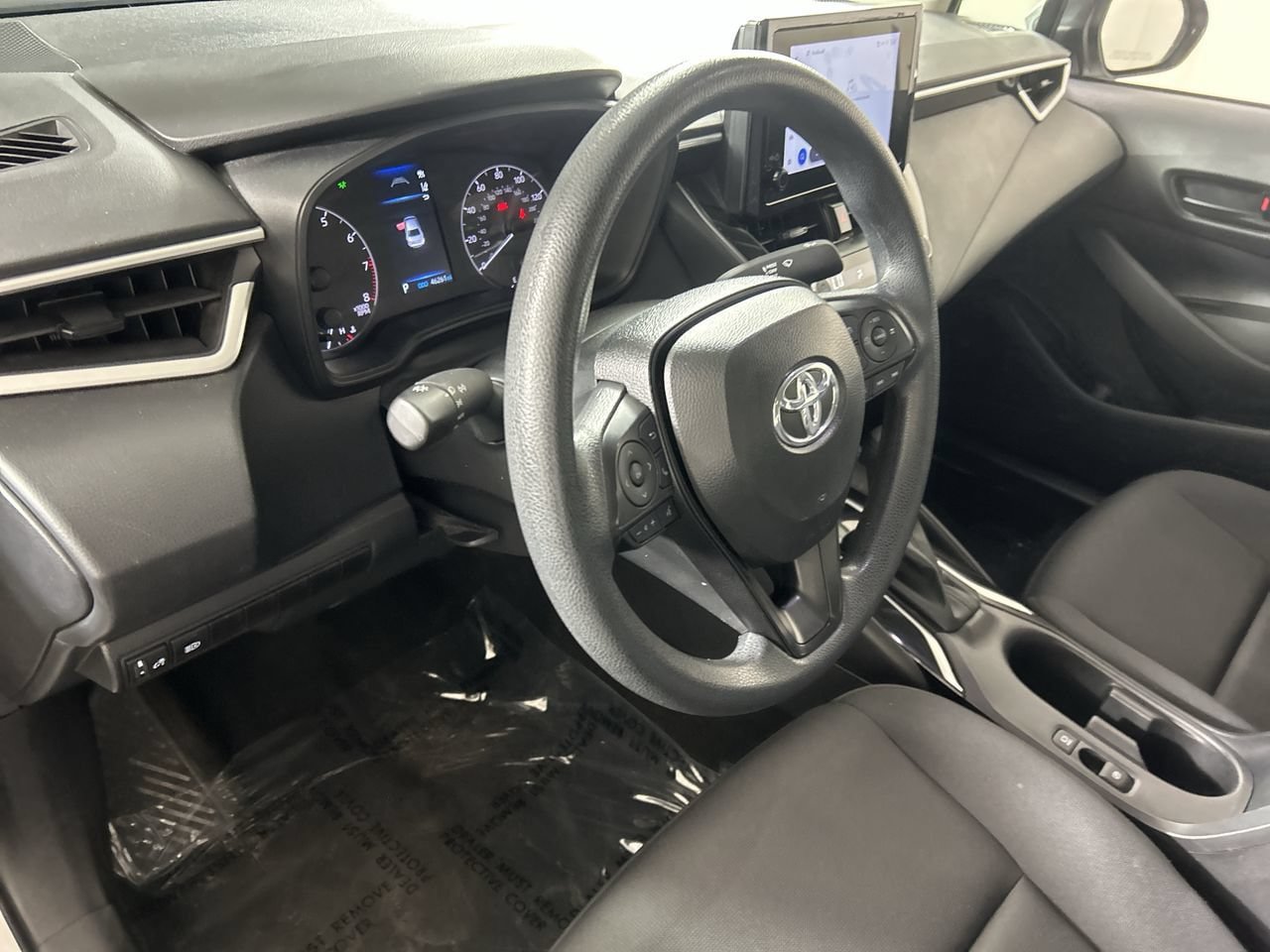 Used 2025 Toyota Corolla LE FWD image 12