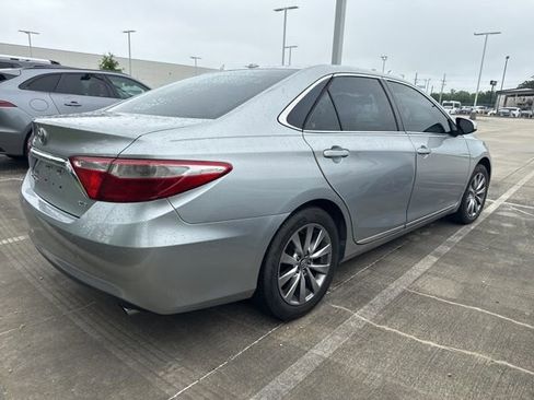 Used 2017 Toyota Camry XLE w/ Moonroof Package FWD image 4